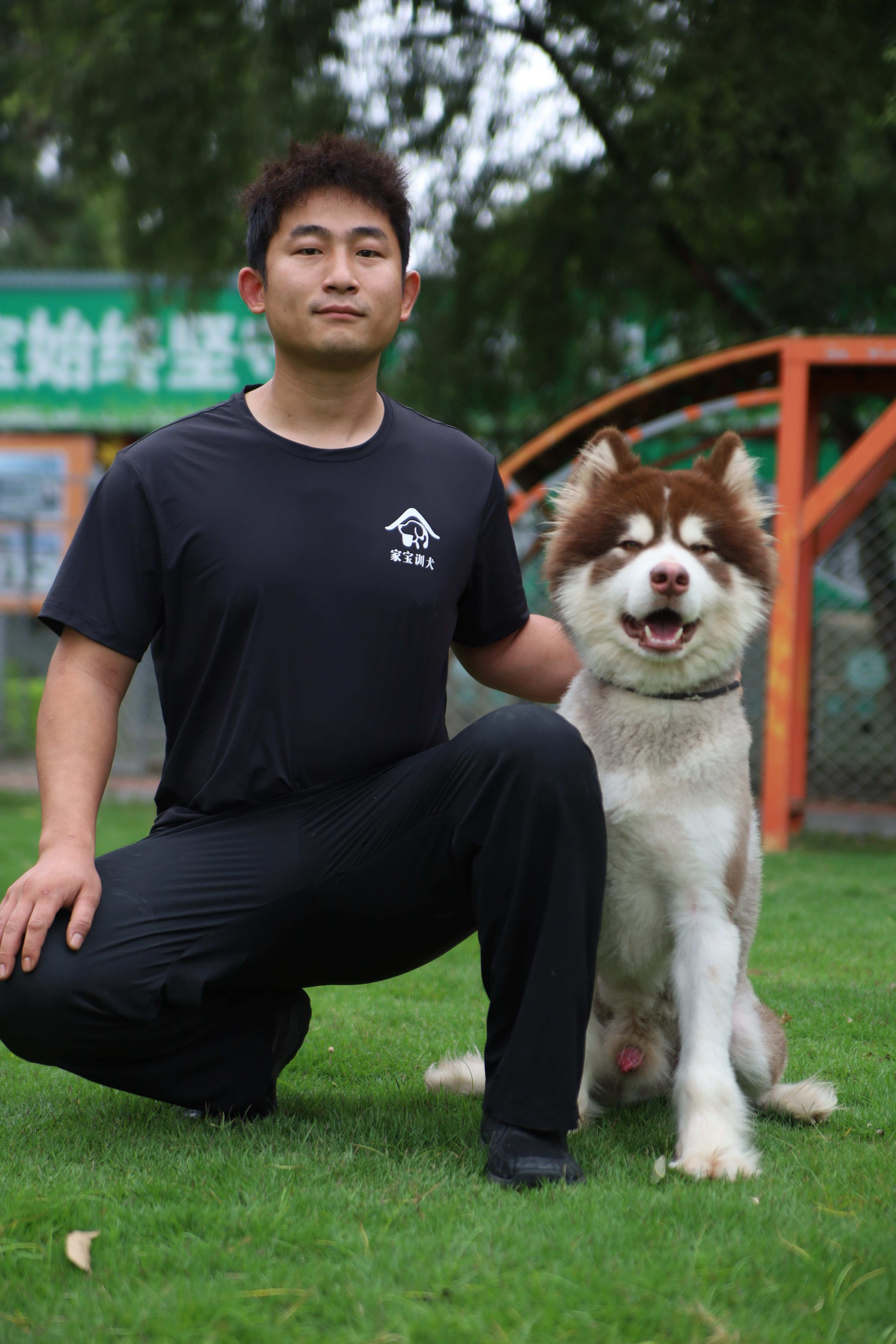黄胜豪｜家宝成都犬类行为科学研究所专家